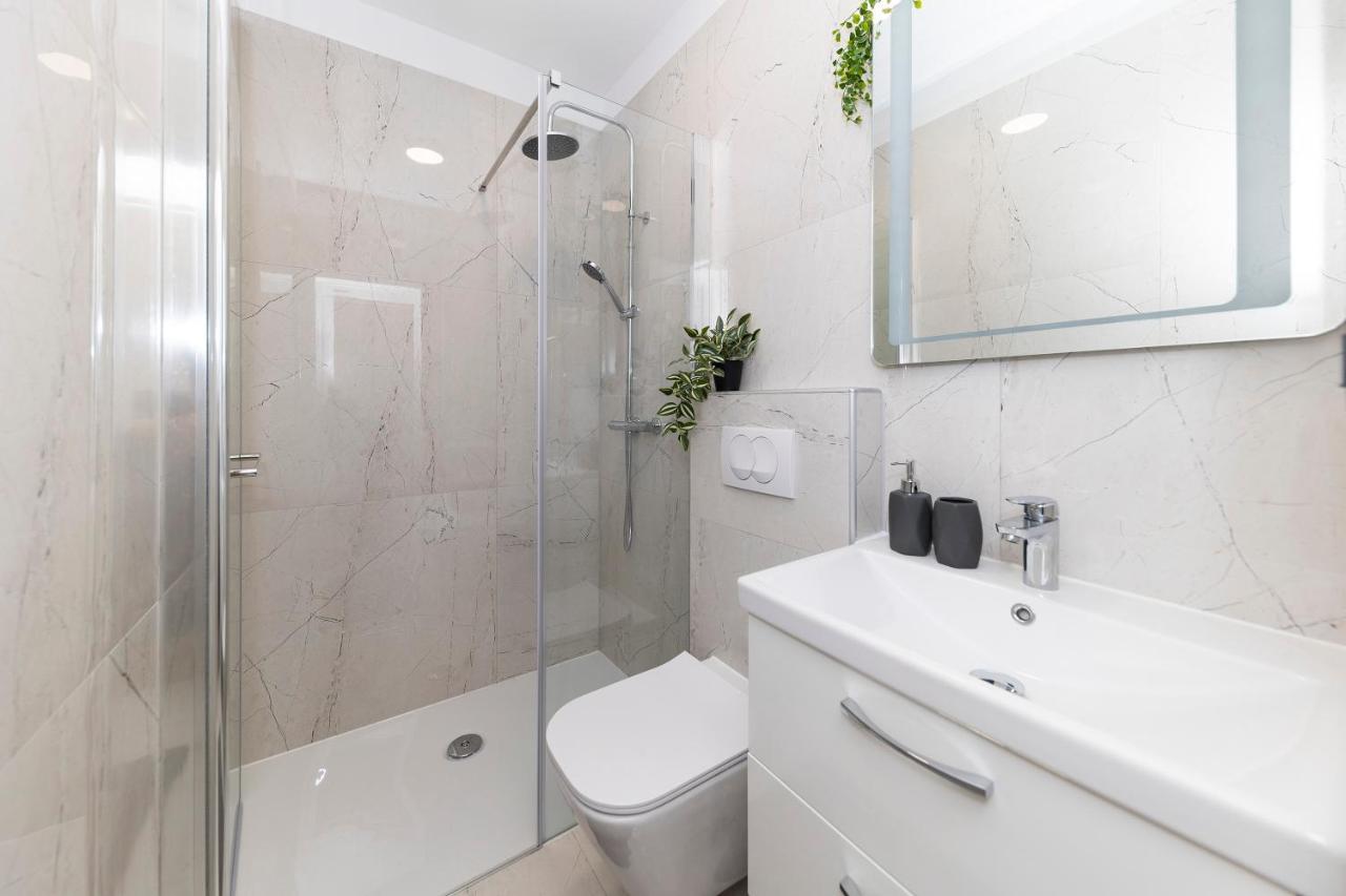 Apartment Marianne , Parking Free , 2 Bedroom & 2 Bathroom , Modern & Cozy Zadar Exterior photo