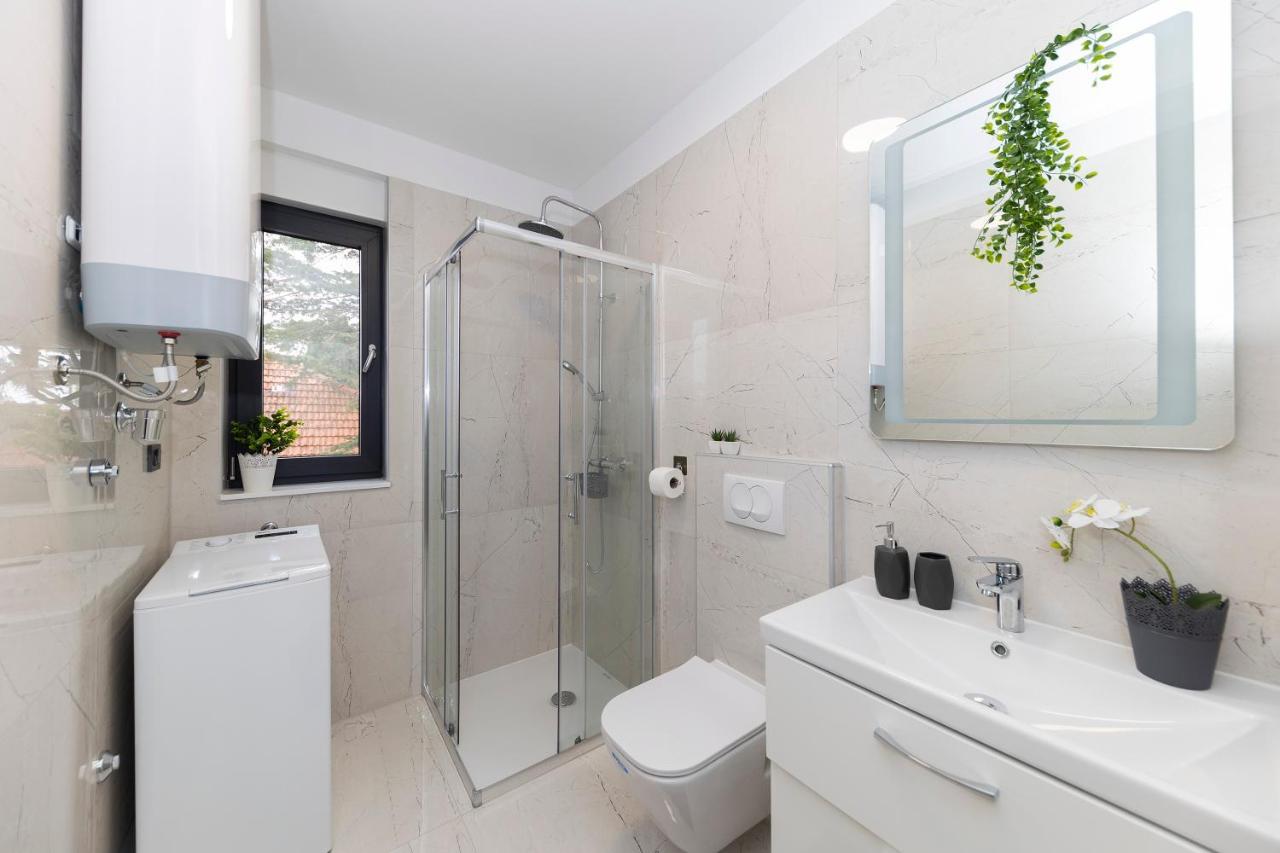 Apartment Marianne , Parking Free , 2 Bedroom & 2 Bathroom , Modern & Cozy Zadar Exterior photo